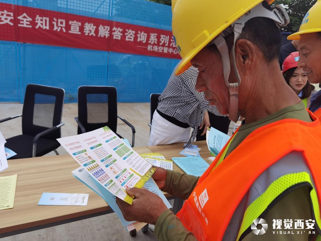 西咸新區(qū)舉行建設(shè)工程領(lǐng)域應(yīng)急演練暨&ldquo;安全生產(chǎn)咨詢進(jìn)工地&rdquo;活動(dòng)